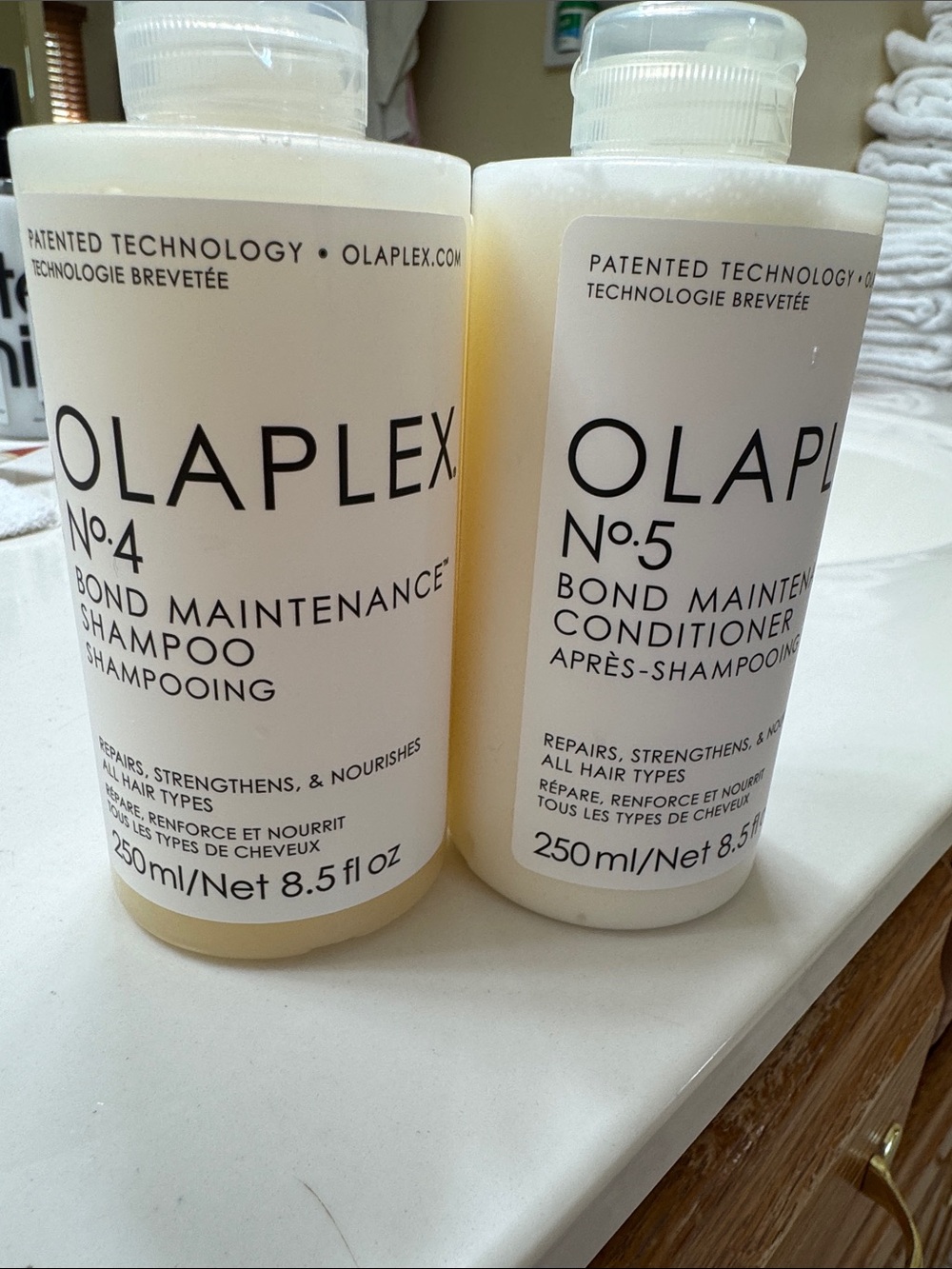 OLAPLEX No.4 Shampoo & No.5 Conditioner Duo — White Bottles